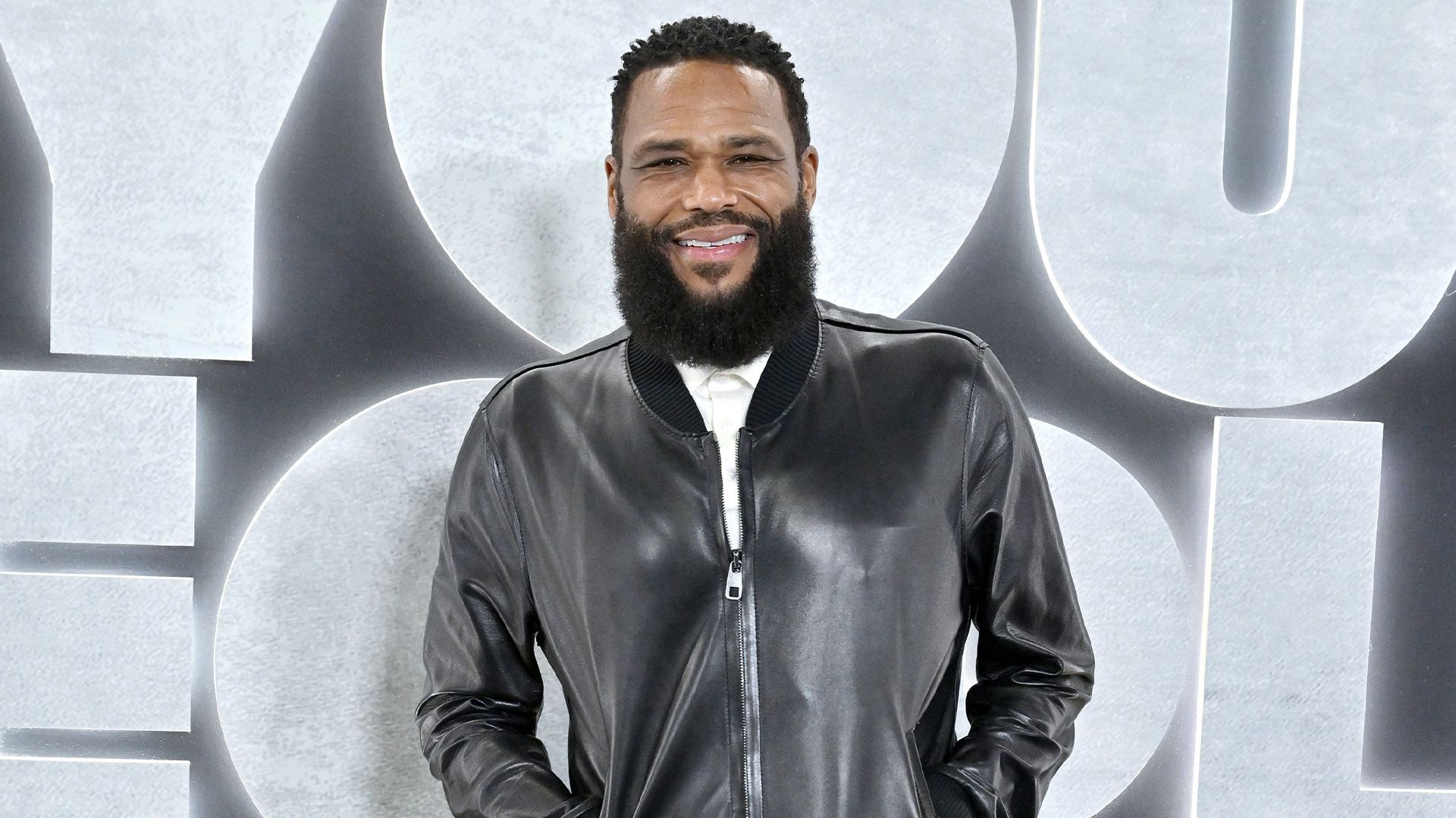 1920x1080 Who did Anthony Anderson play on Law and Order?