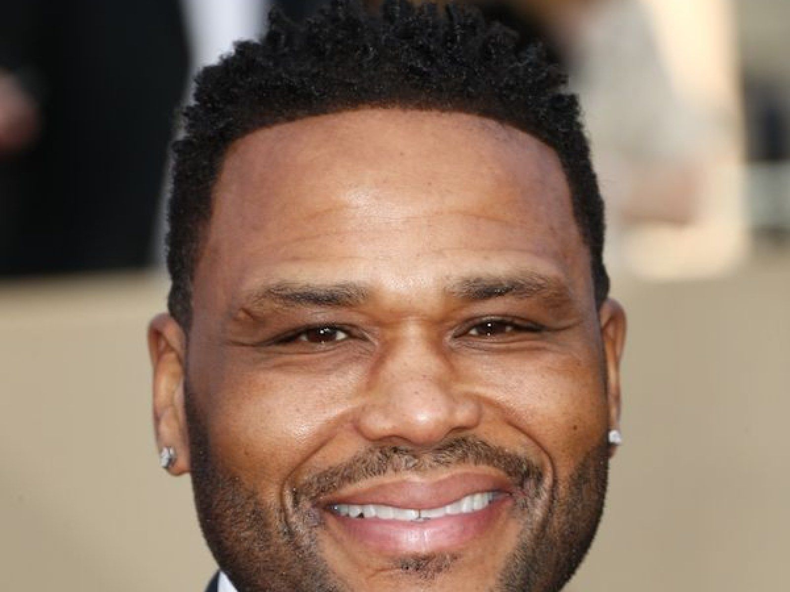 1600x1200 Anthony Anderson Graduates From Howard University At Age 51: 'It's Never Too Late'