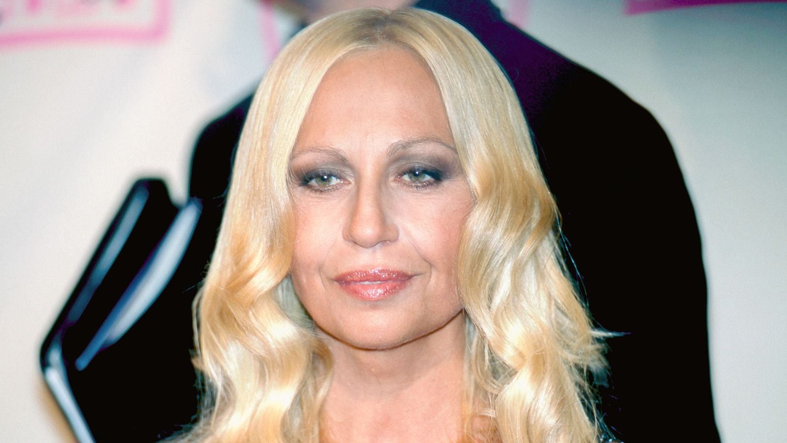 1600x900 The Stunning Transformation Of Donatella Versace