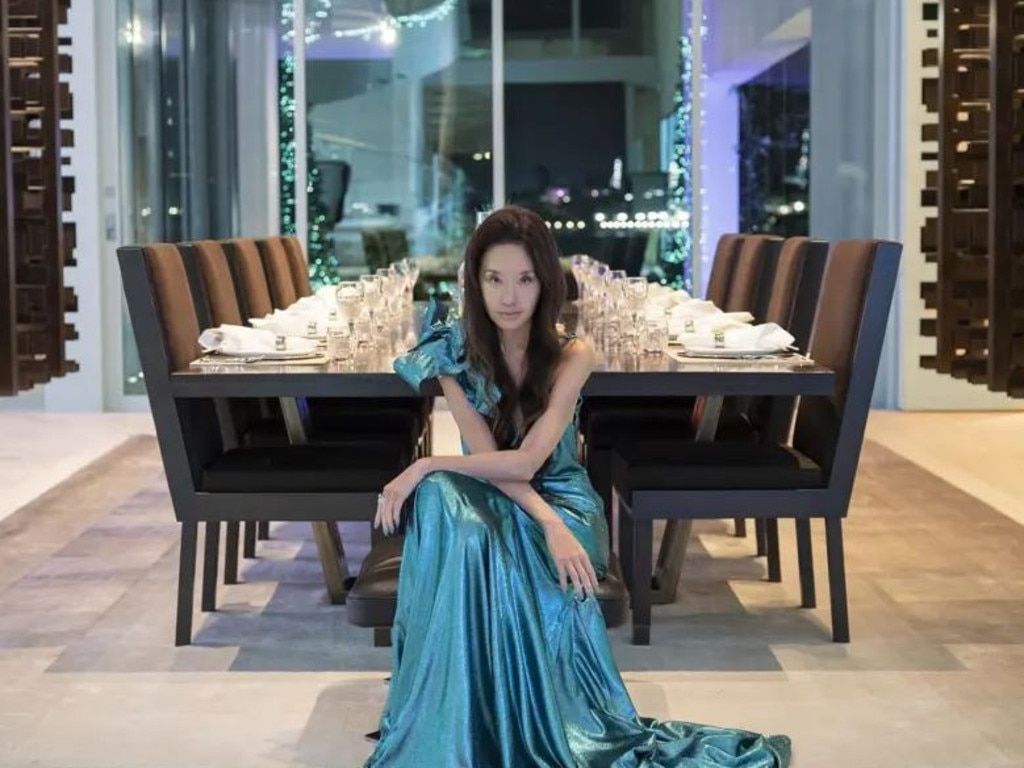 1024x768 Look like sisters': Vera Wang stuns at 74 in Christmas photo with daughters. news.com.au