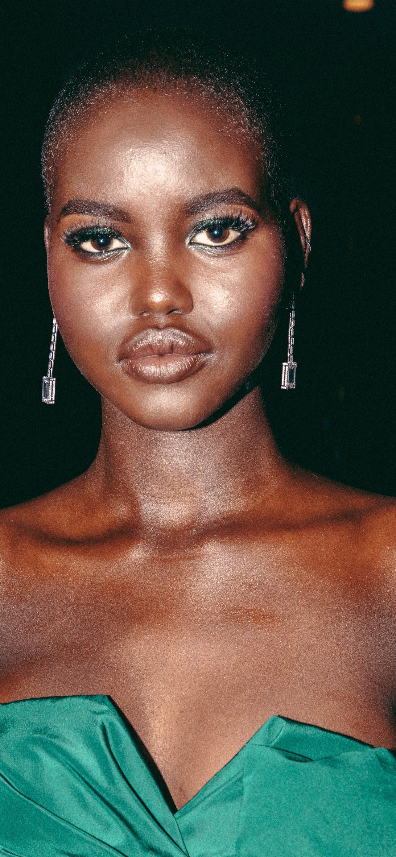 1284x2778 Best Adut akech iPhone HD Wallpaper