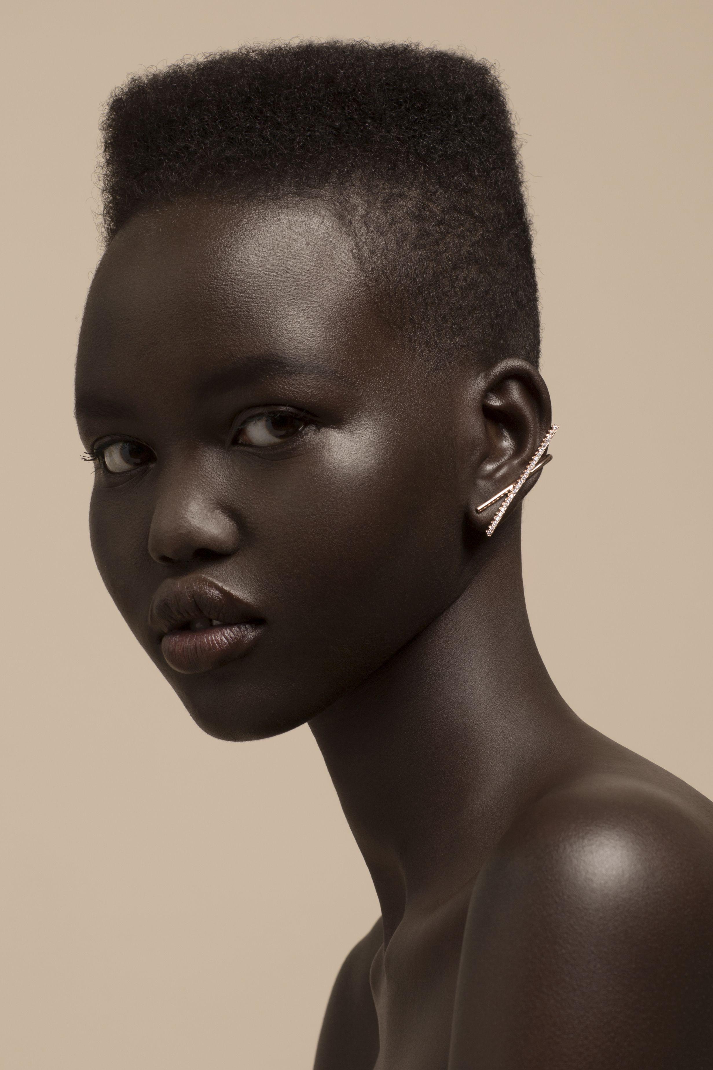 2463x3694 Adut Akech Wallpaper