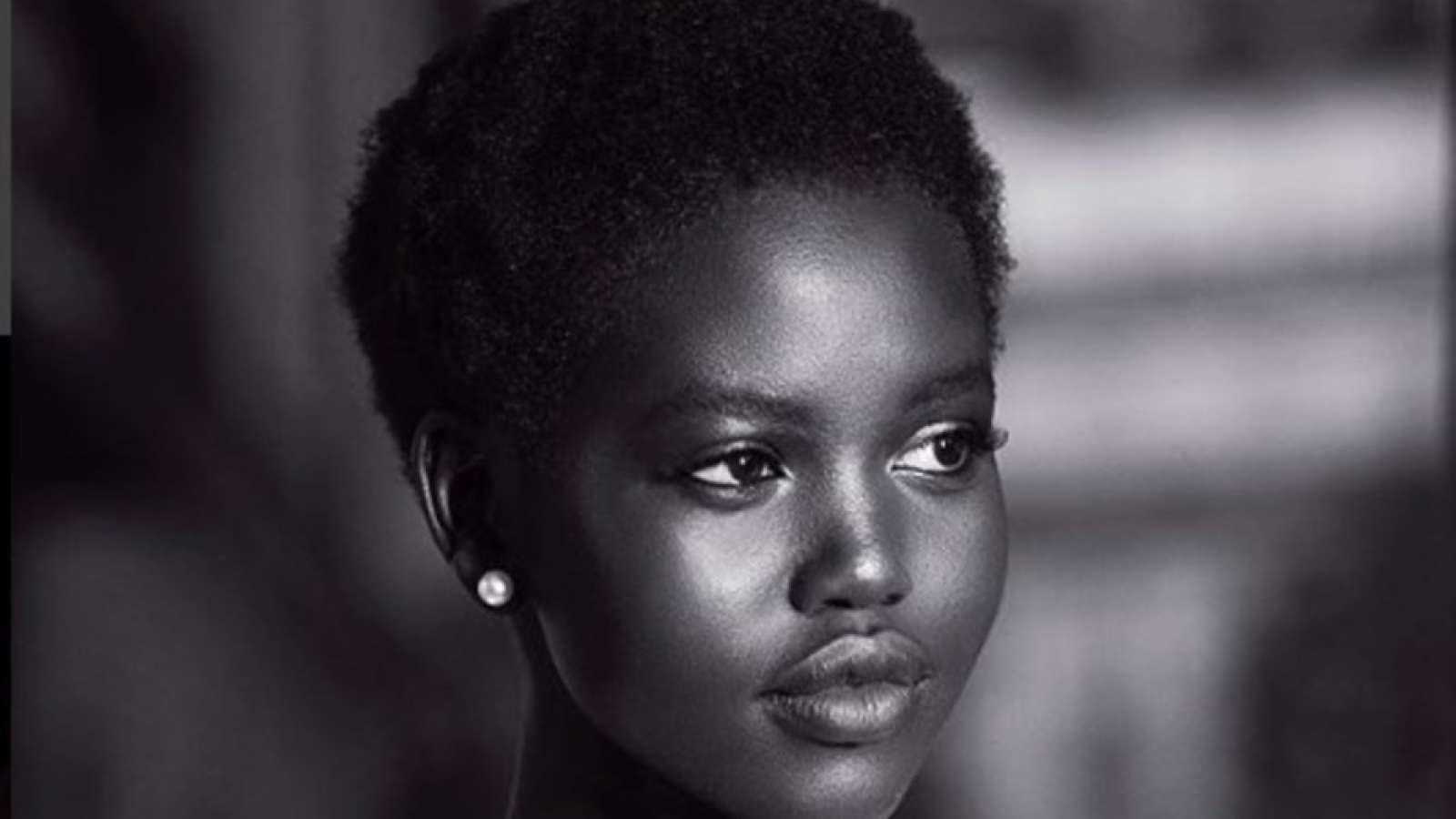 1600x900 Adut Akech Wallpaper