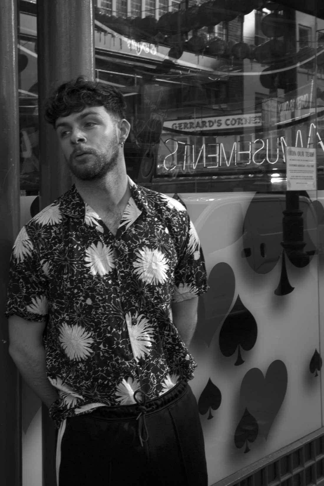 1100x1650 Tom Grennan Wallpaper