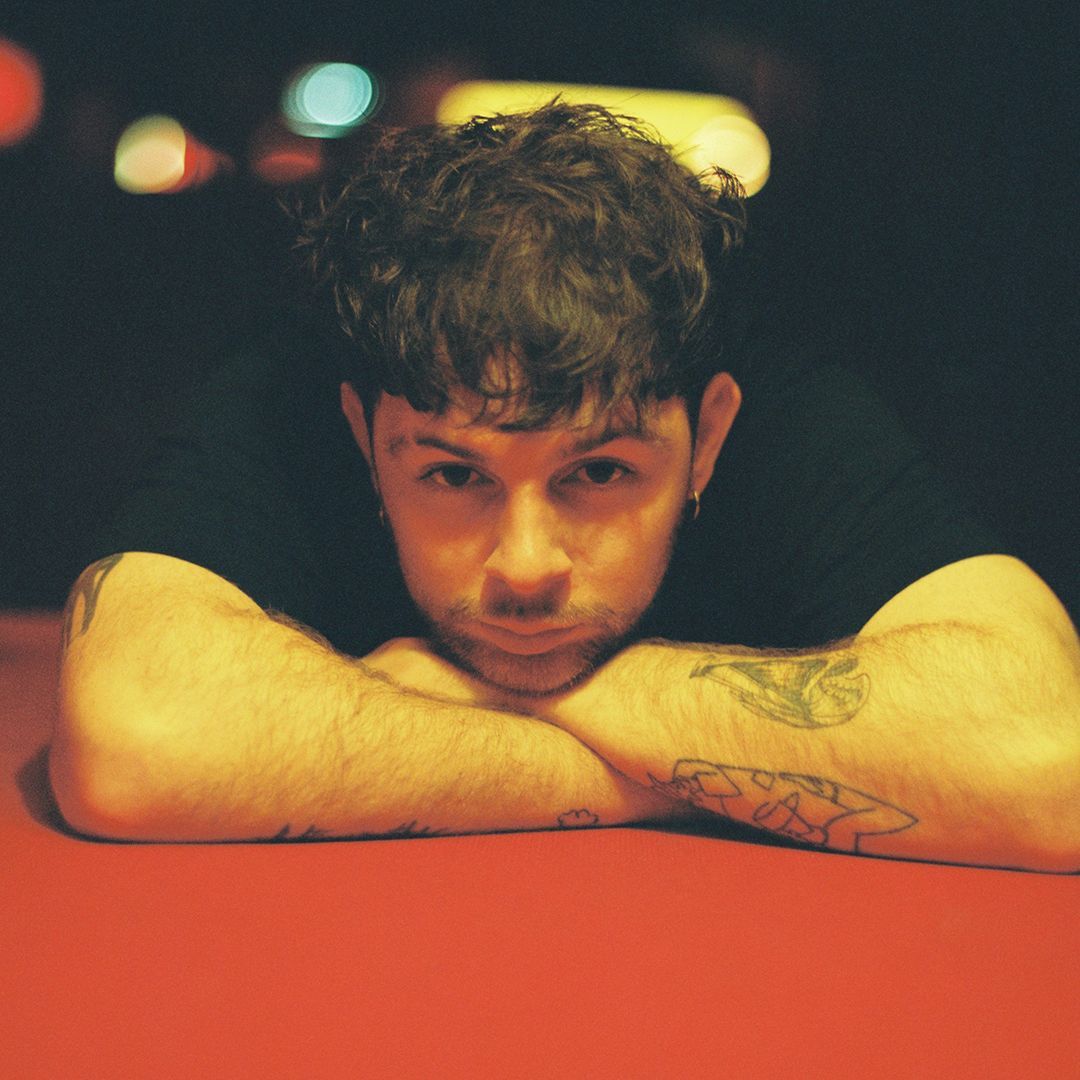1080x1080 Tom Grennan 'This Is The Place' video: behind the scenes
