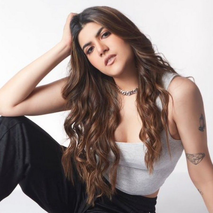 900x900 Ananya Birla