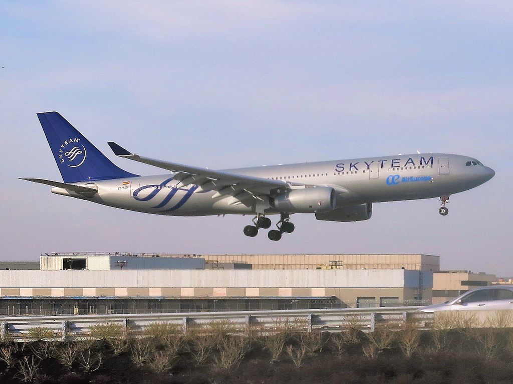 1024x768 Air Europa Airbus A330 243 EC LQP (SkyTeam Livery) Approaching JFK