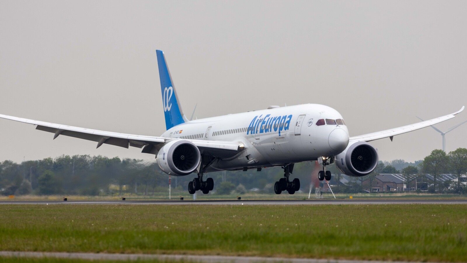 1600x900 Turbulence Hits Air Europa 787