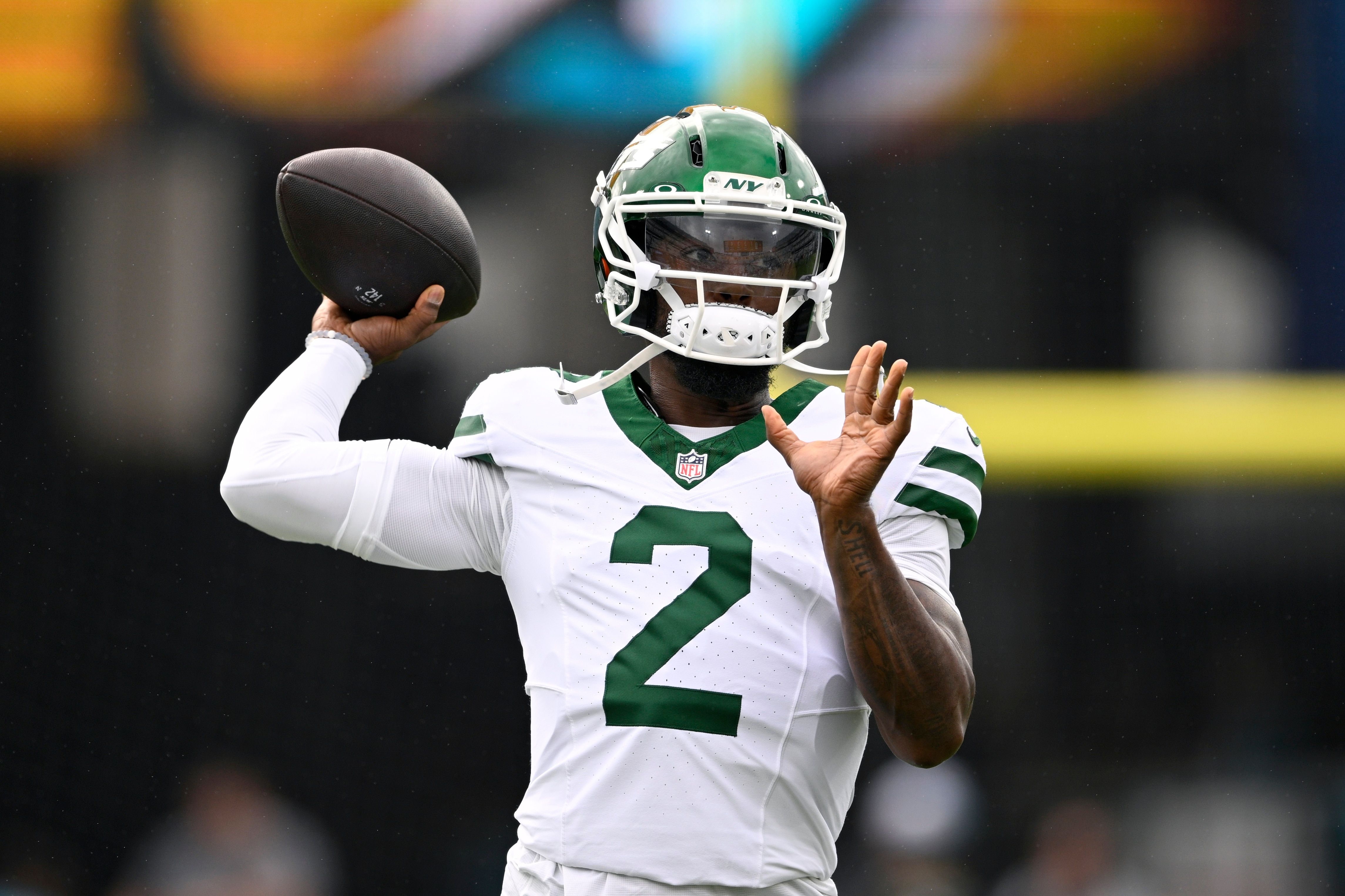 4578x3050 Jets' Tyrod Taylor Backs Justin Fields, Says He's 'Here to Support' QB After Contract