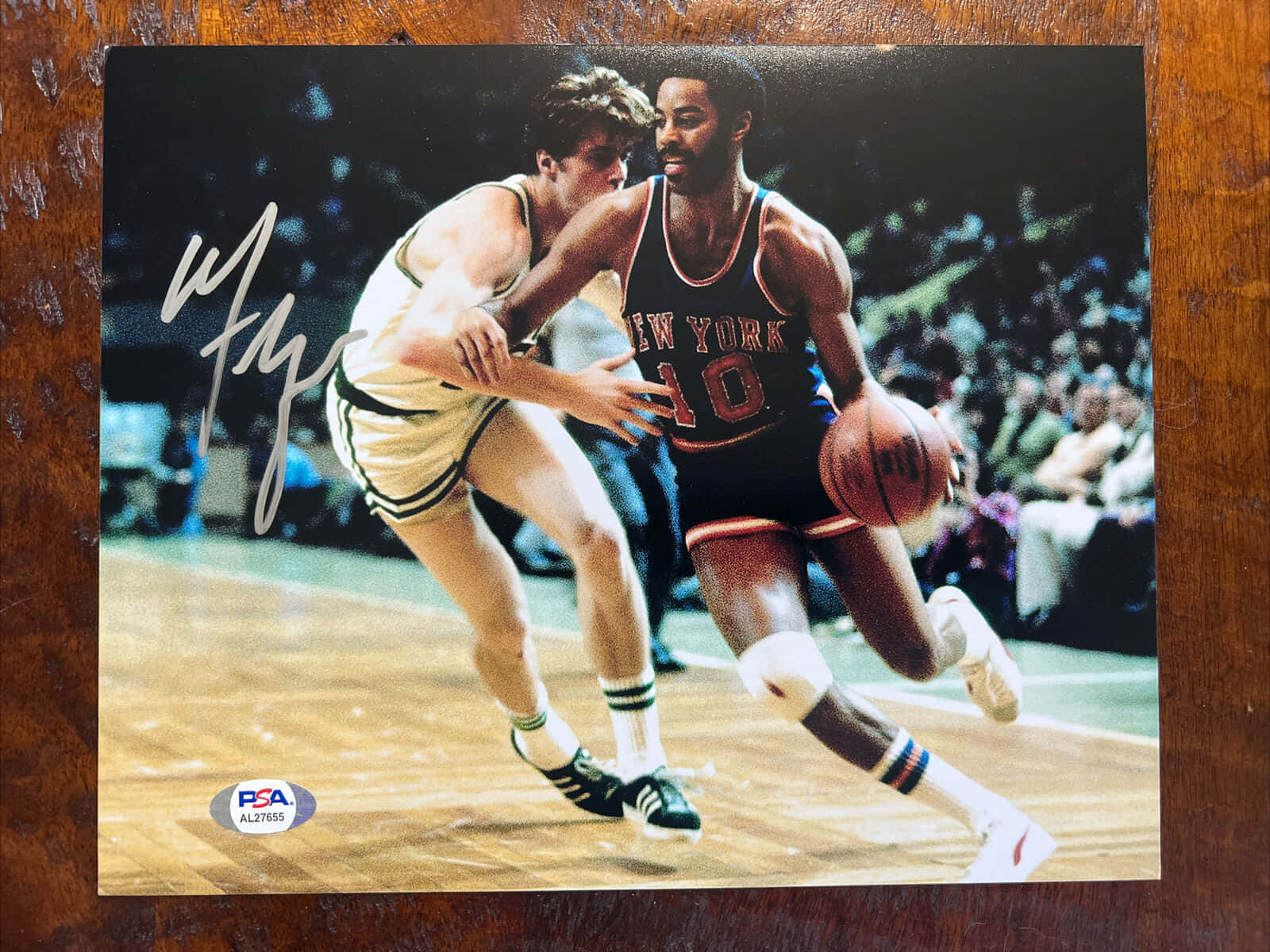 1600x1200 Download Walt Frazier Dribbling Ball Signed Autograph Wallpaper