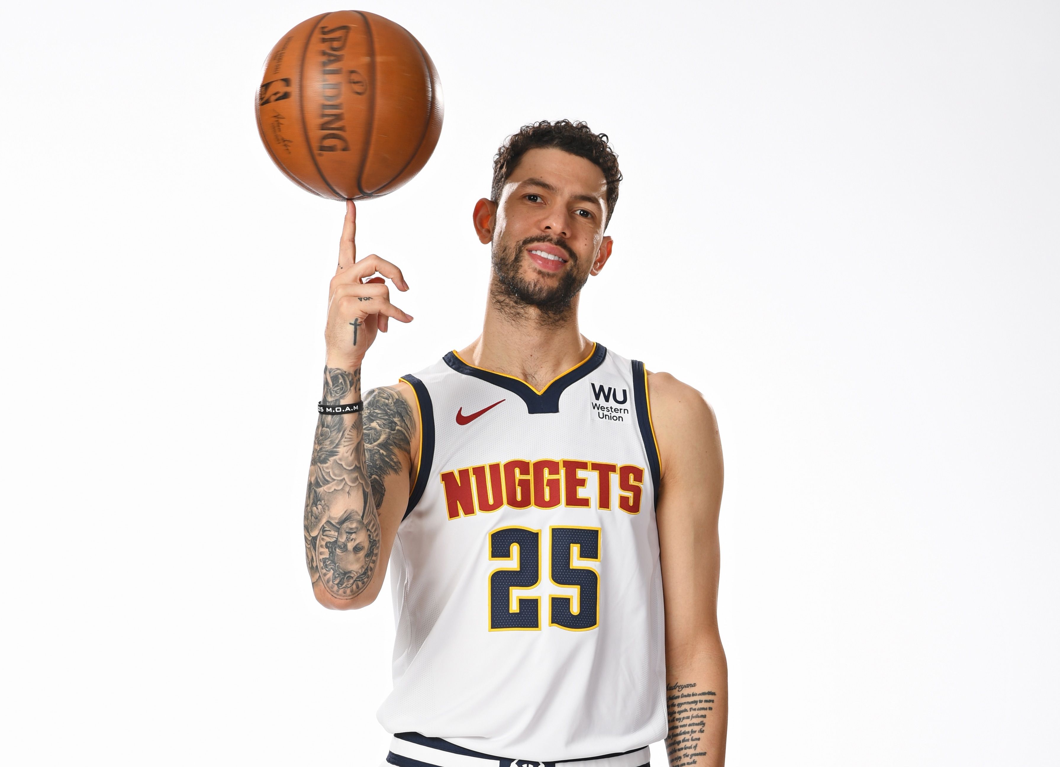 3582x2592 Denver Nuggets sign Austin Rivers