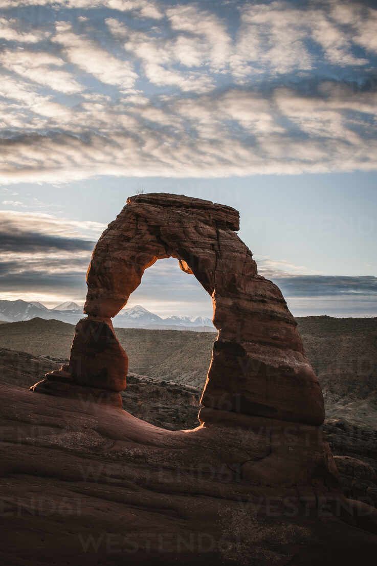 737x1106 Delicate Arch near Moab Utah at sunrise Arches National Park