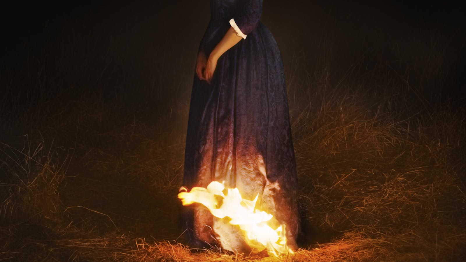 Hình nền chân dung một người phụ nữ trên ngọn lửa 1600x900