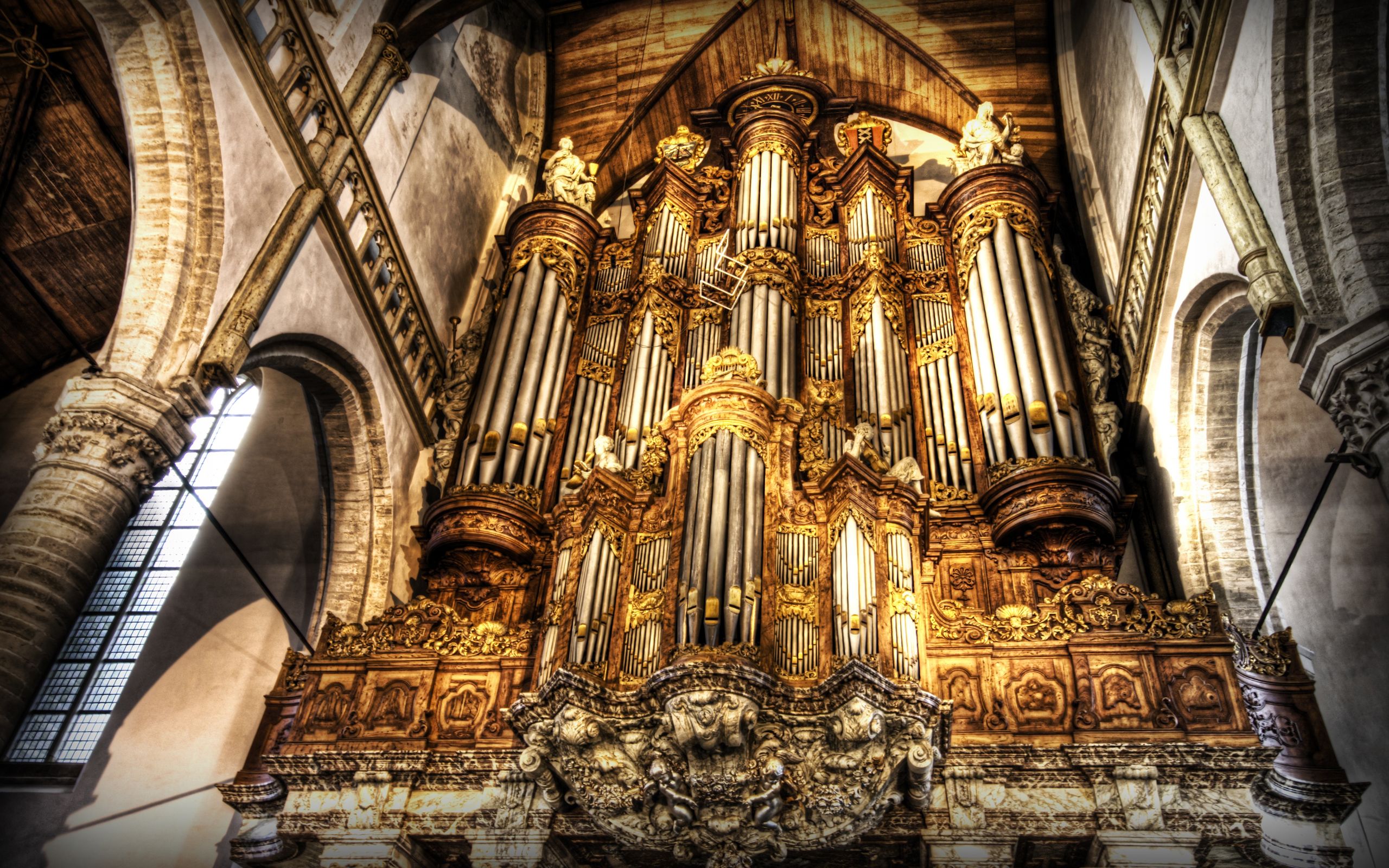 2560x1600 Majestic Cathedral Pipe Organ