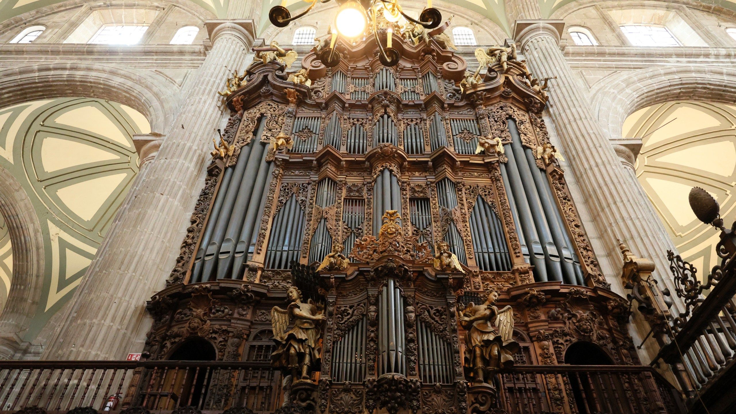 2560x1440 In Mexico City, this German organist says music is a gift from God and the organ's sound is proof. Fox 8 Cleveland WJW