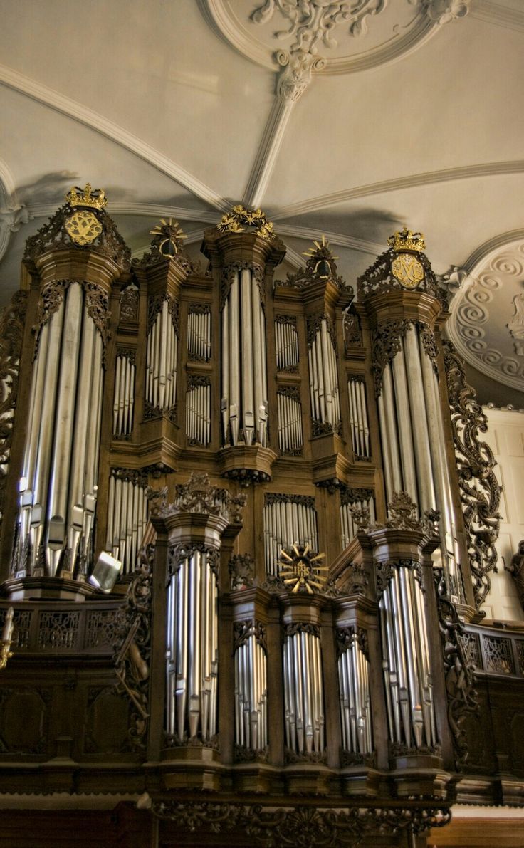 736x1191 BEEINDRUCKEND. Organs, Music machine, Musical instruments