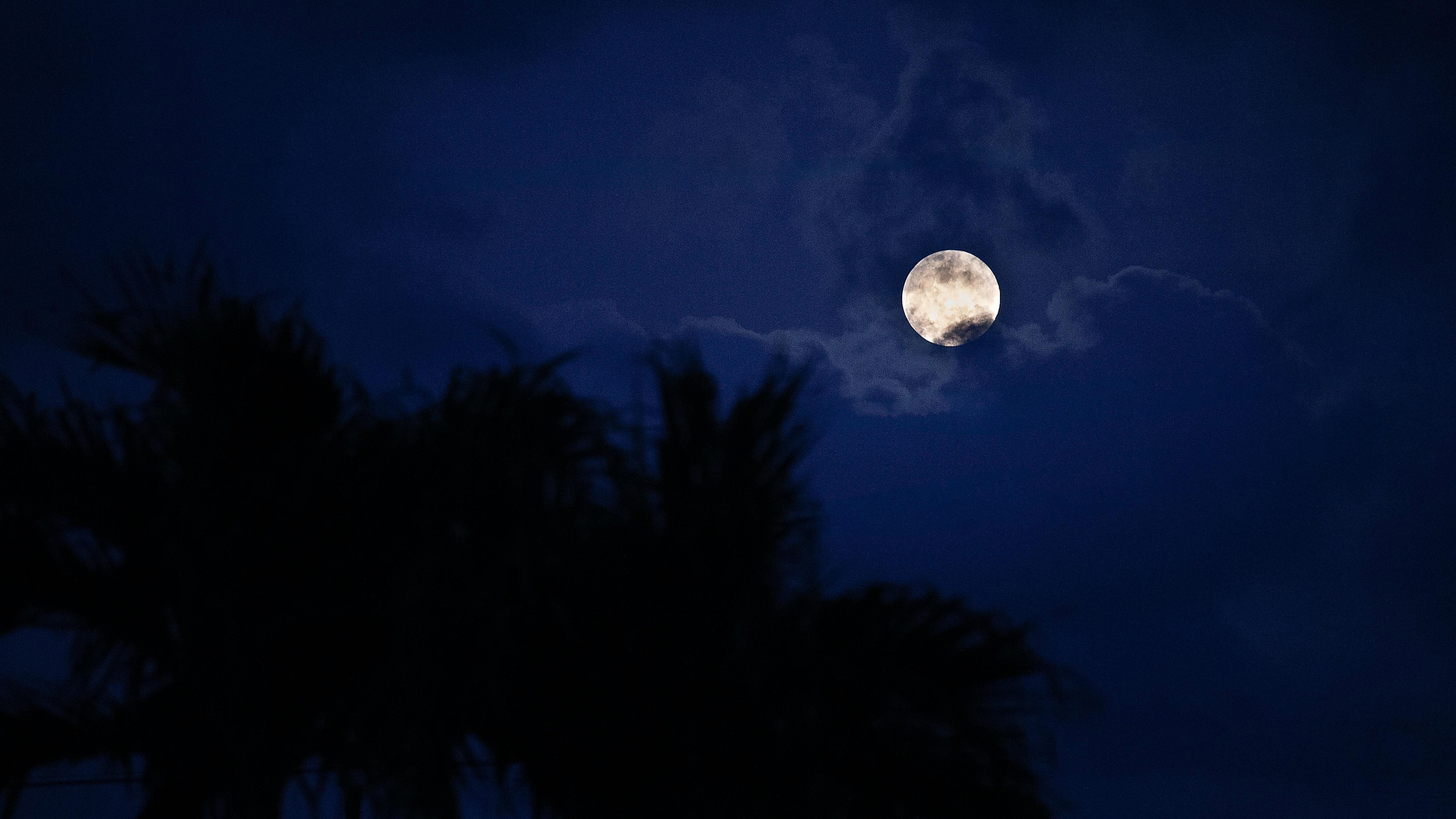 5120x2880 full moon night 5k MacBook Air Wallpaper Download