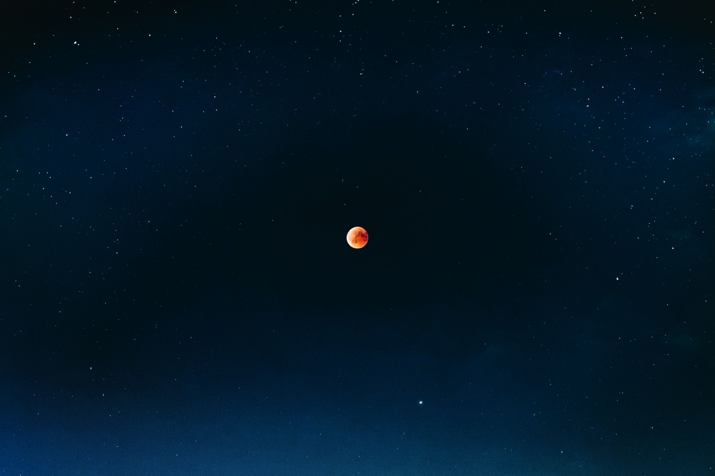 2500x1666 Red Moon Minimalist Simple 5K