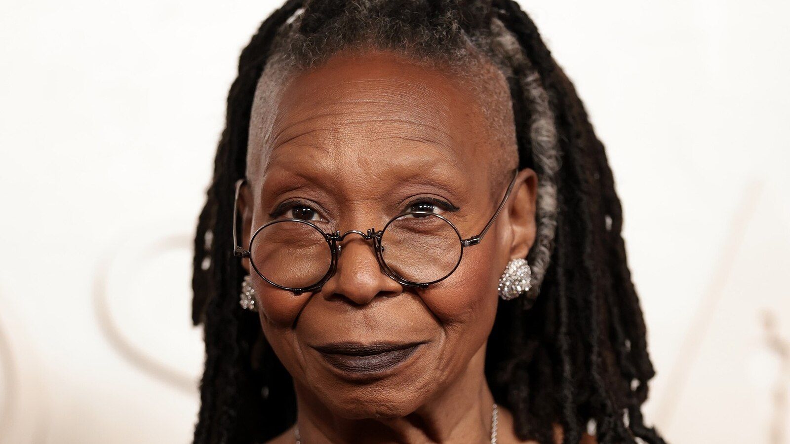 1600x900 Oscars 2025: Whoopi Goldberg shines in futuristic gown on carpet