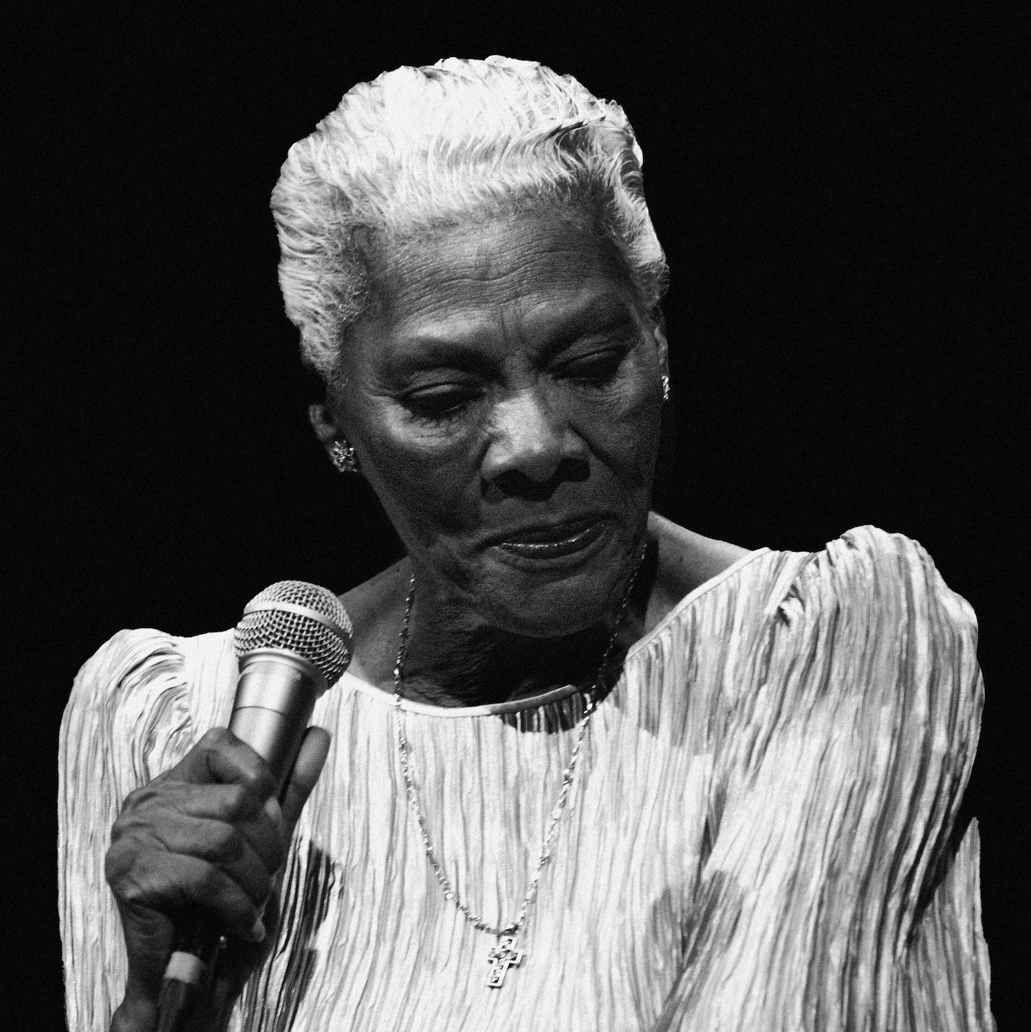 1499x1500 Download Dionne Warwick Performed Wallpaper