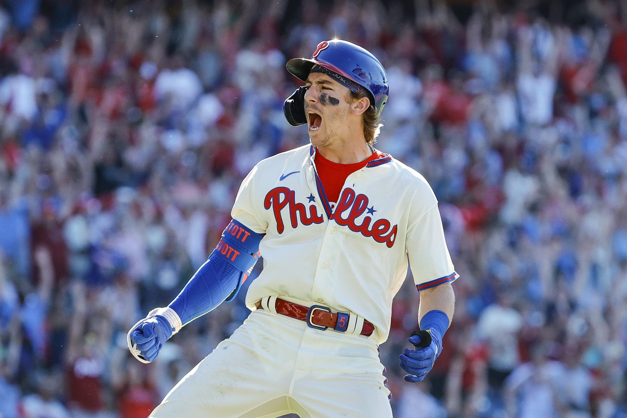 2000x1334 Phillies rally extends Angels' losing streak, makes fan's day
