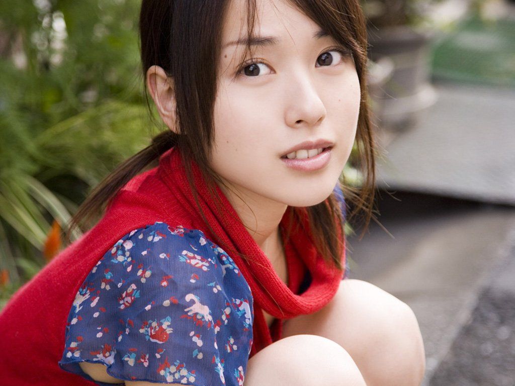 1024x768 Erika Toda Wallpaper