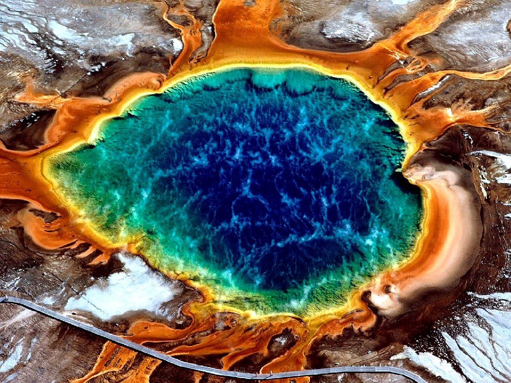 1024x768 Yellowstone's thermal springs: Their colors unveiled