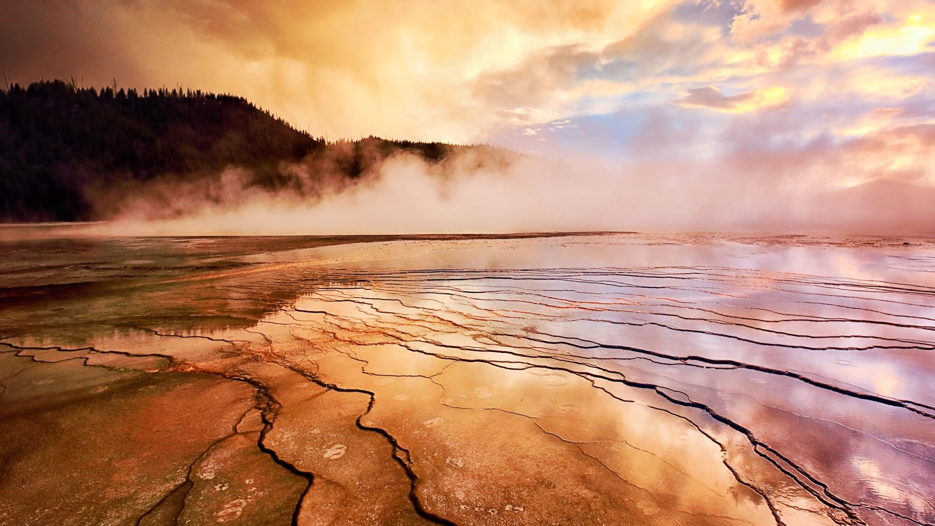 1920x1080 Sunset at the Grand Prismatic Hot Spring in Yellowstone's Midway Geyser Basin, Wyoming, USA. Windows Spotlight Image