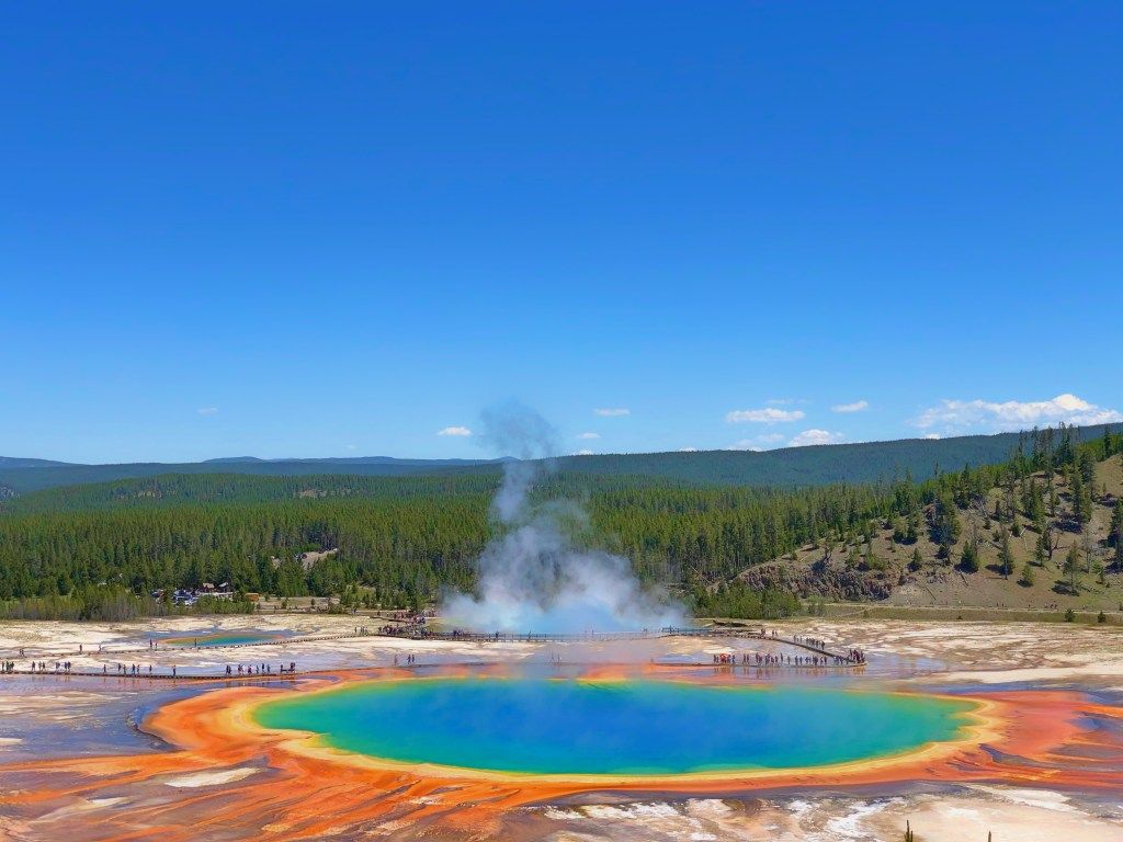 1024x768 Grand Prismatic Spring: An incredible natural phenomena