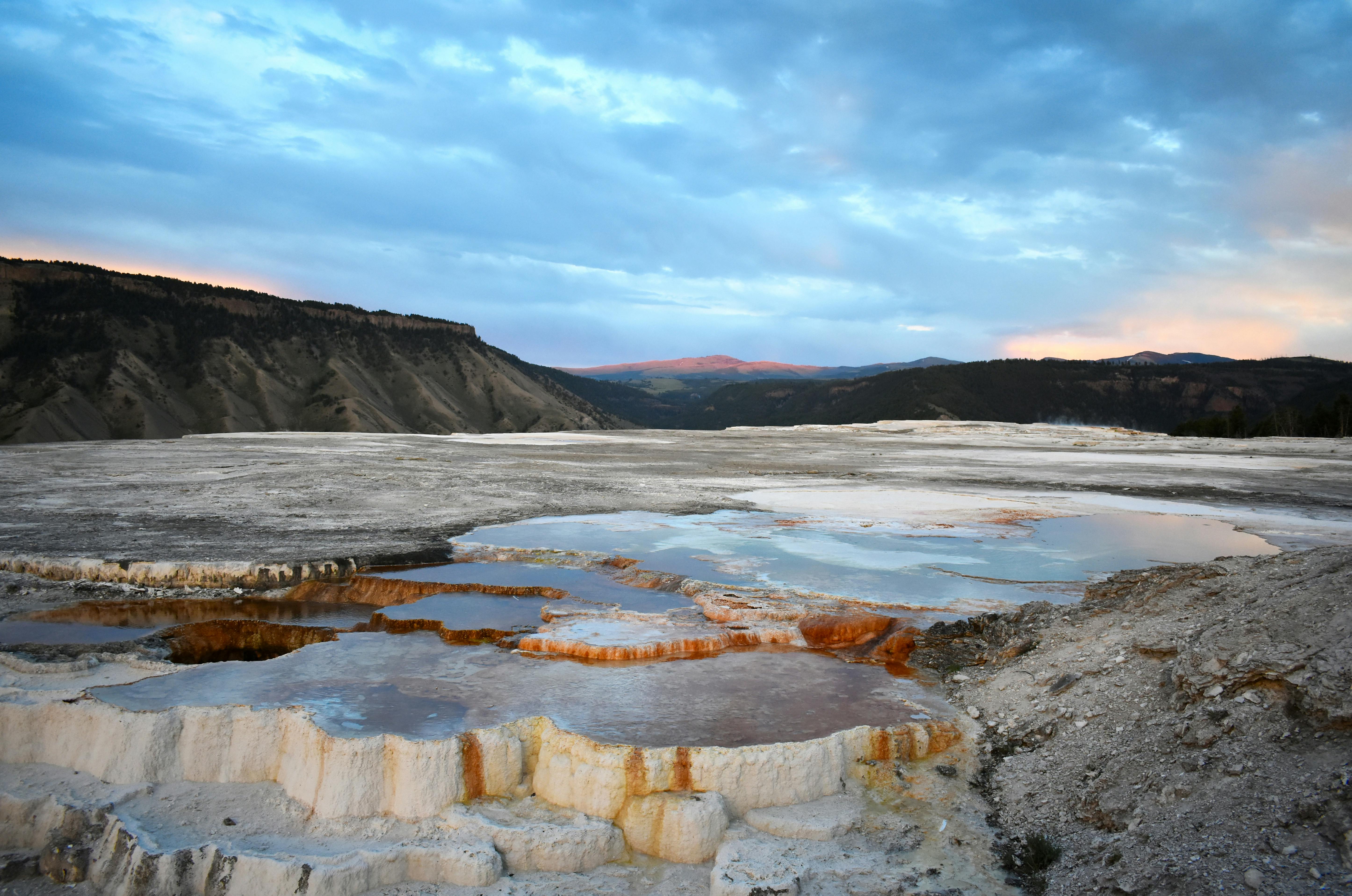 5783x3832 Hot Spring in Yellowstone National Park · Free