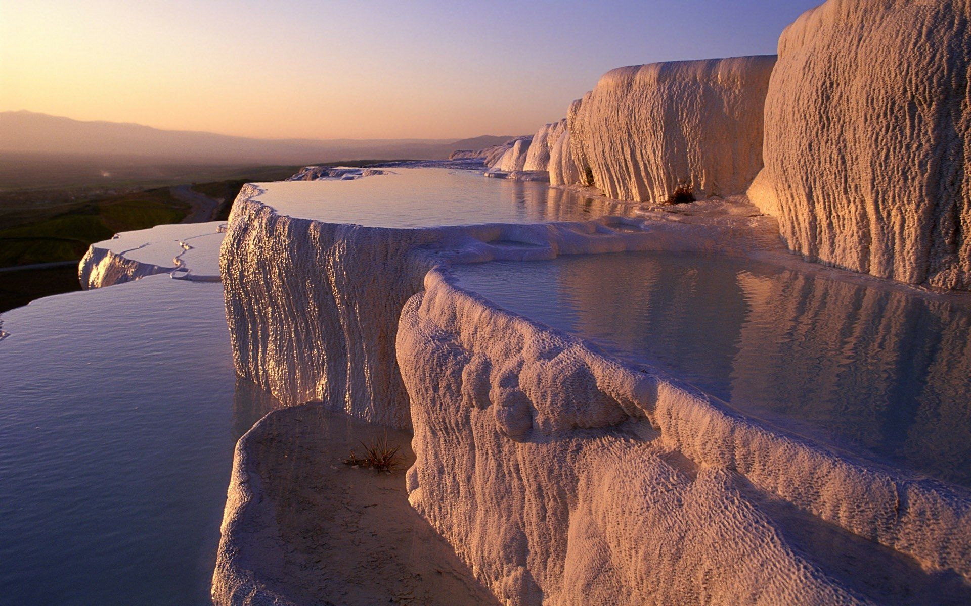 1920x1200 Pamukkale's Natural Wonder HD Wallpaper: Stunning Terraces at Sunsetx1200
