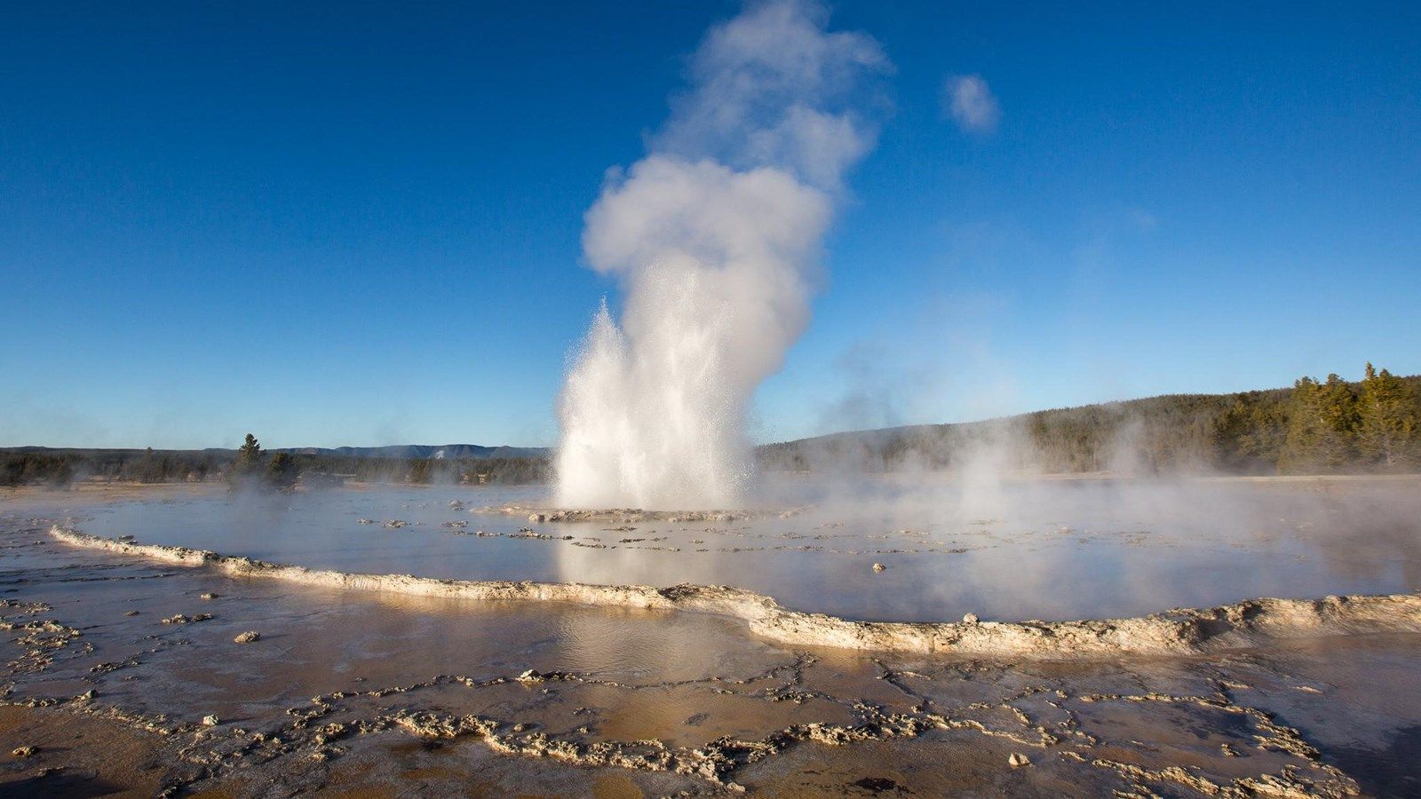 1600x900 Great Fountain Geyser (U.S. National Park Service)