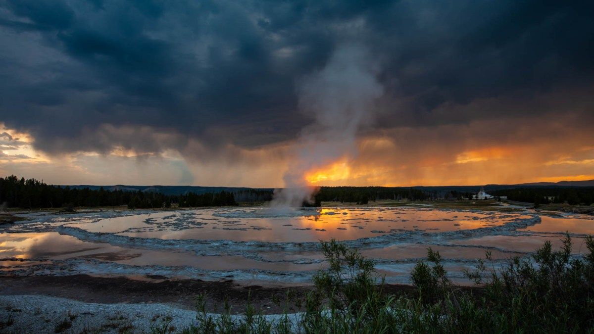 1200x675 Sunset at the Great Fountain Geyser in Yellowstone