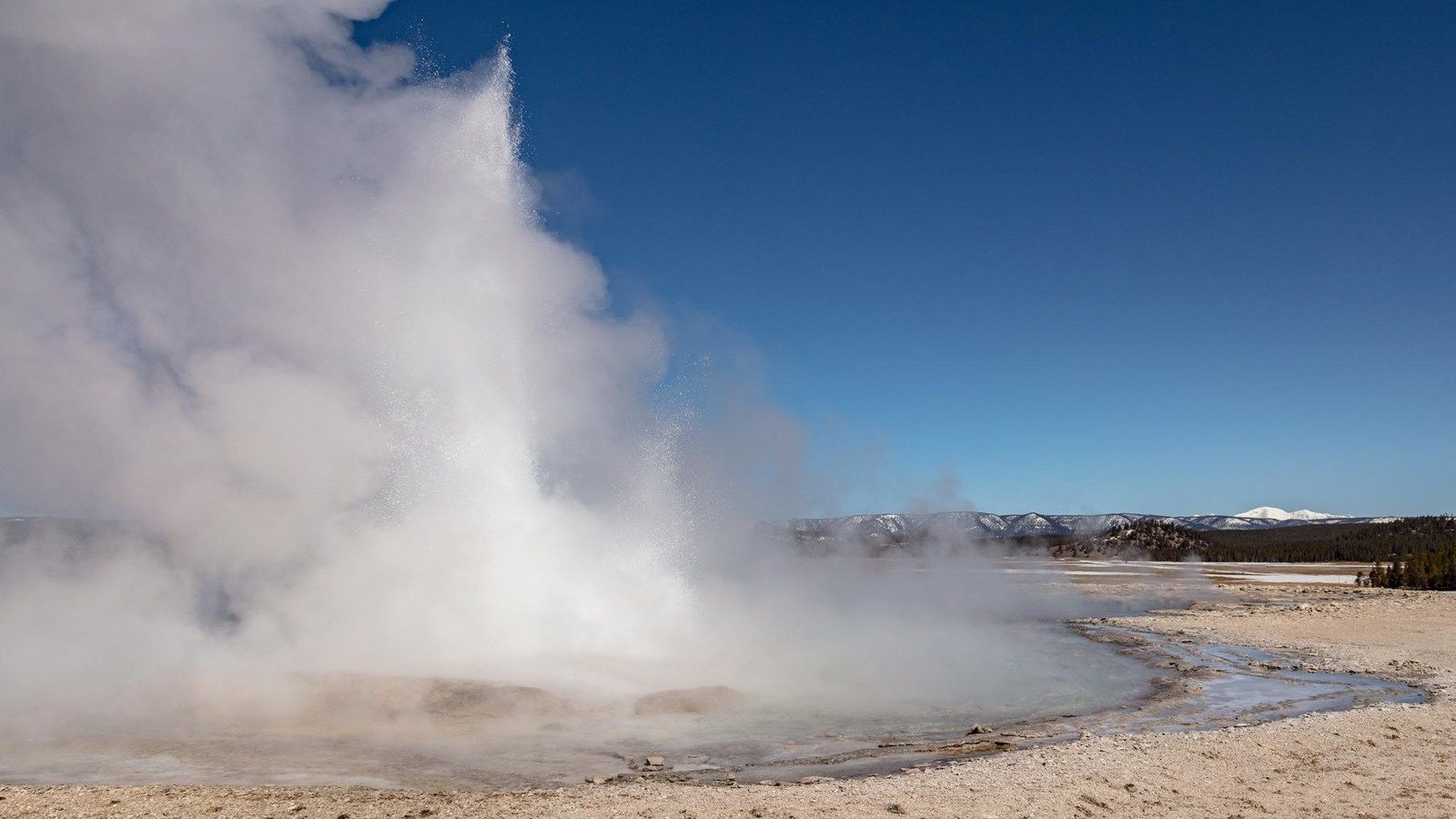 1600x900 Fountain Geyser (U.S. National Park Service)