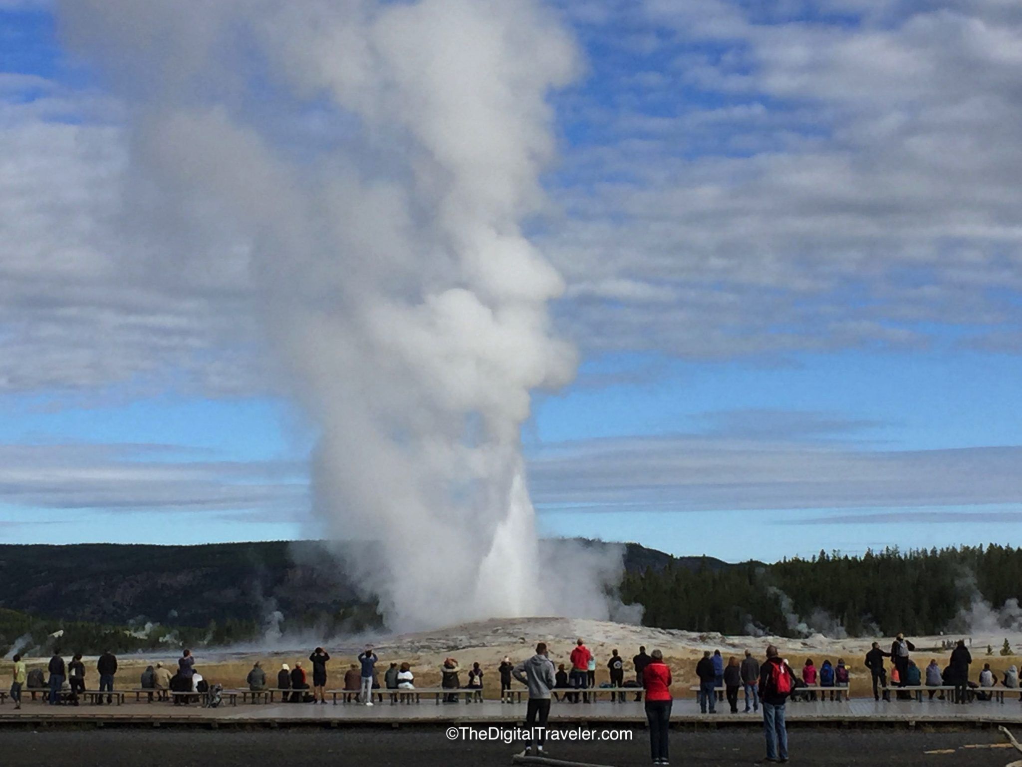 2048x1536 Old Faithful Geyser, Yellowstone National Park, Wyoming