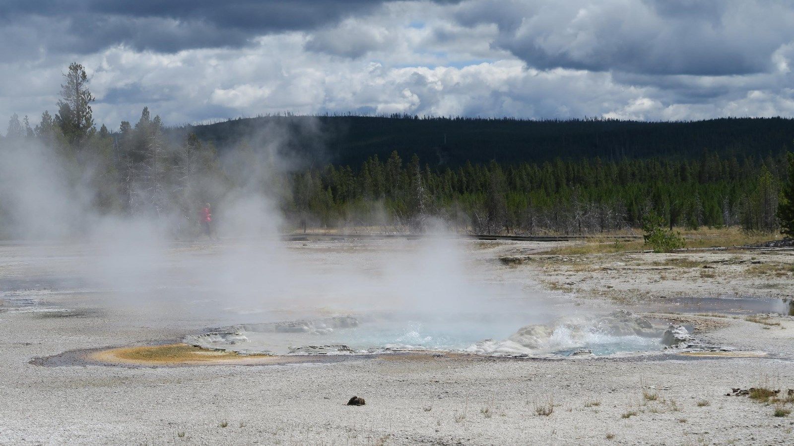1600x900 Splendid Geyser (U.S. National Park Service)