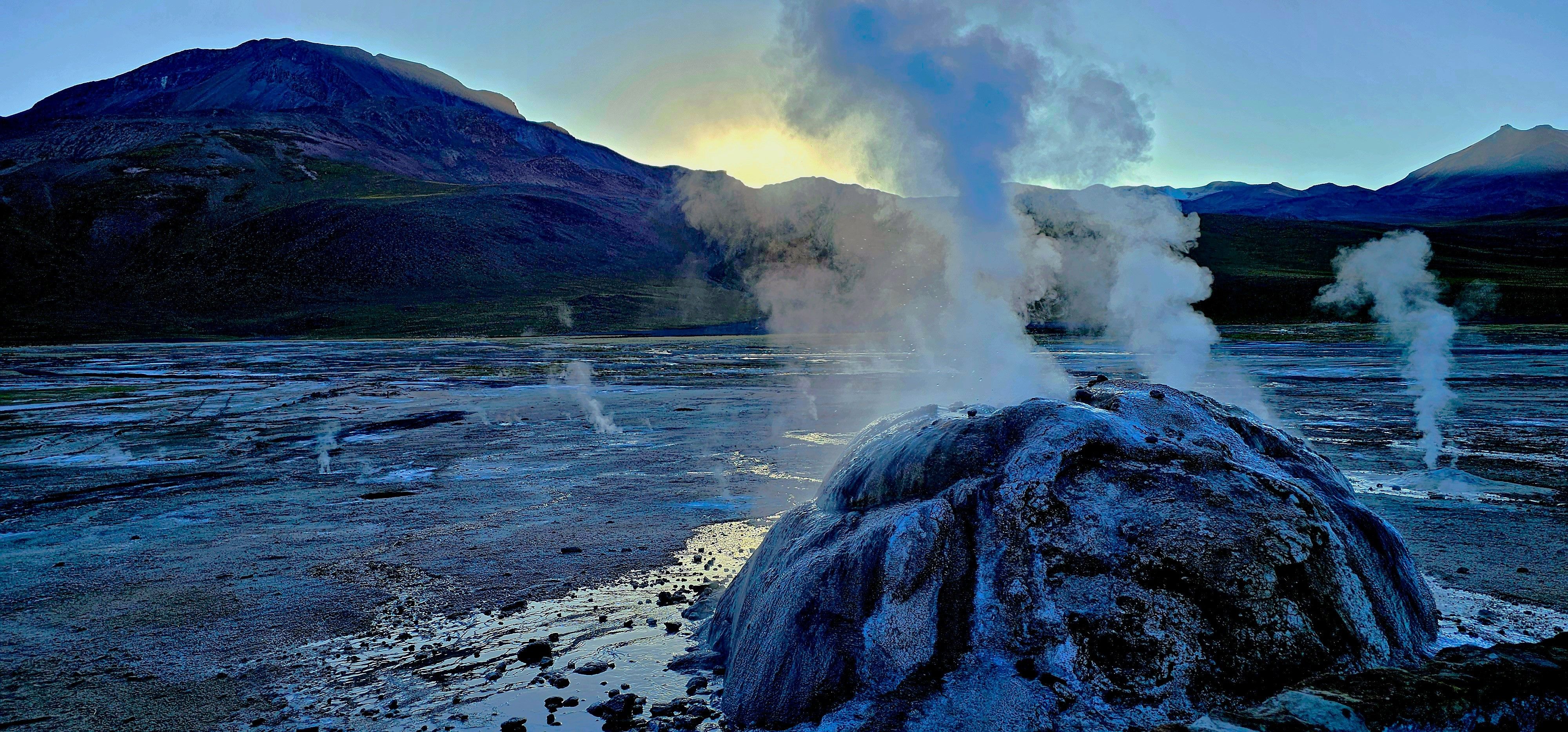 4000x1868 El Tatio Geysers