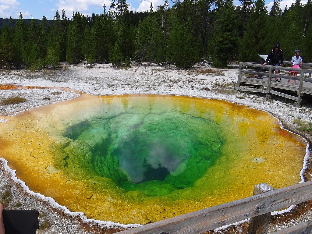 1024x768 Morning Glory Pool. Yellowstone National Park