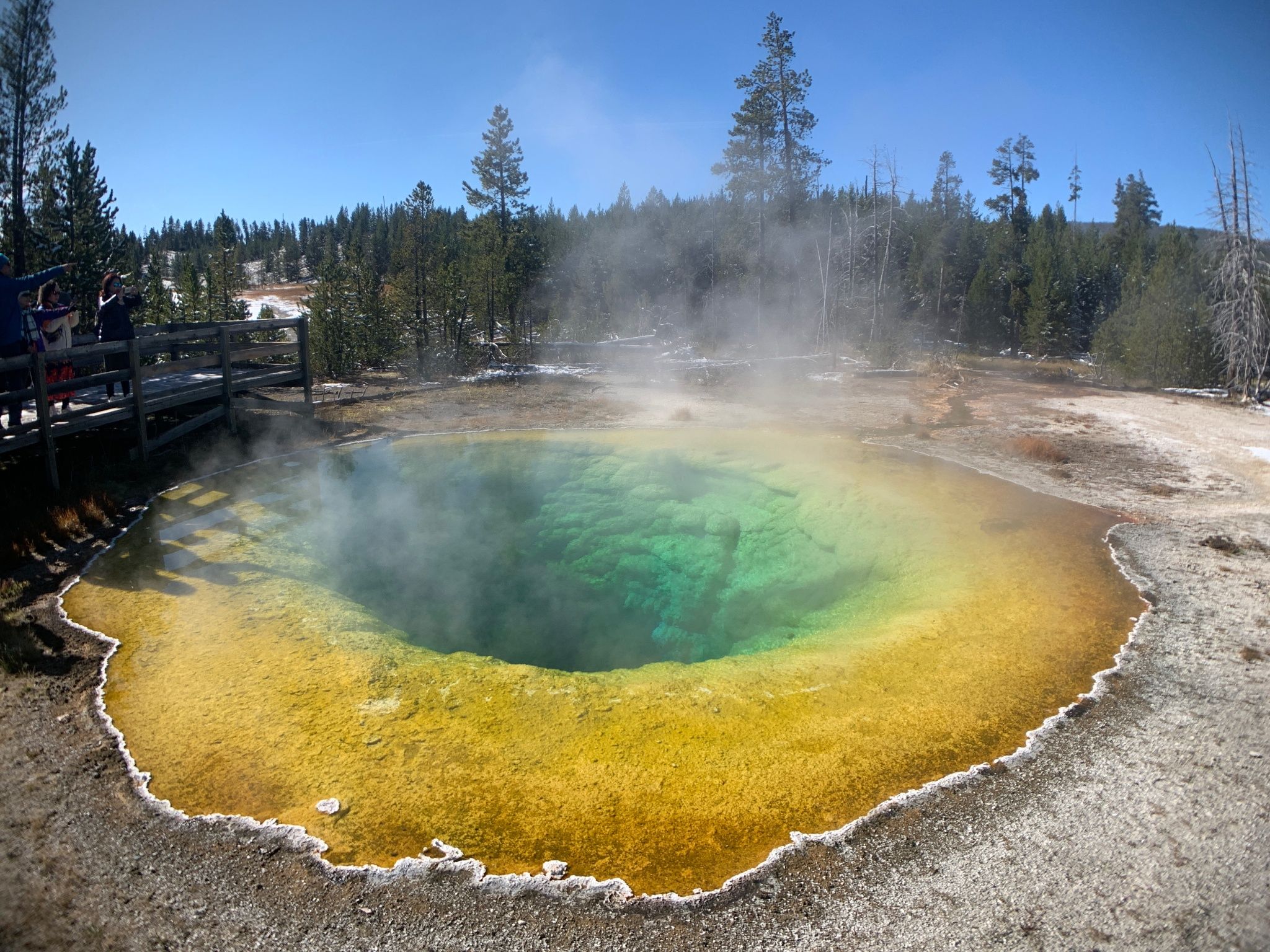 2048x1536 From the Old Faithful geyser to the Morning Glory pool • Hiking Trail