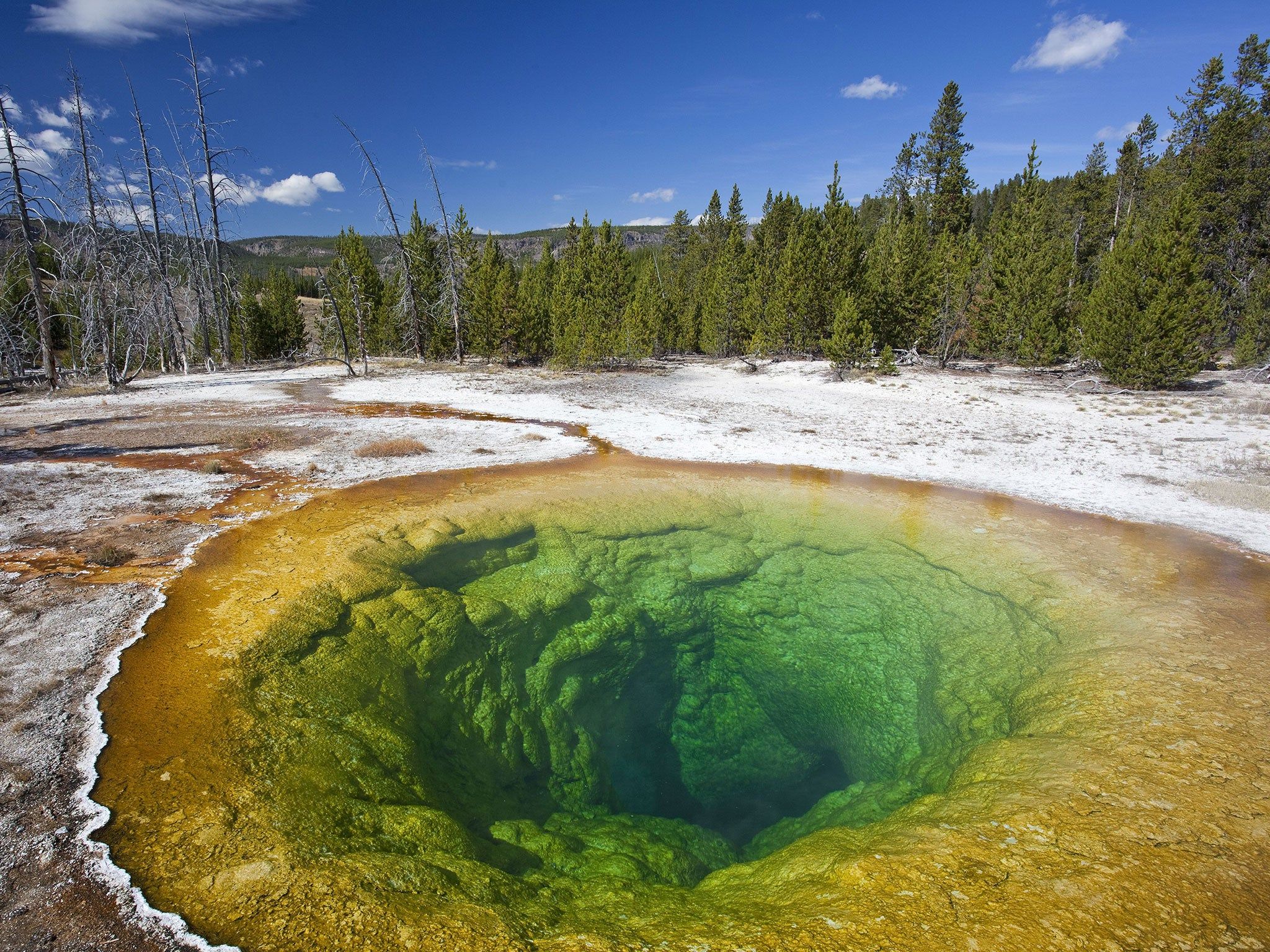 2048x1536 What Yellowstone's Thermal Springs looked like before they were contaminated