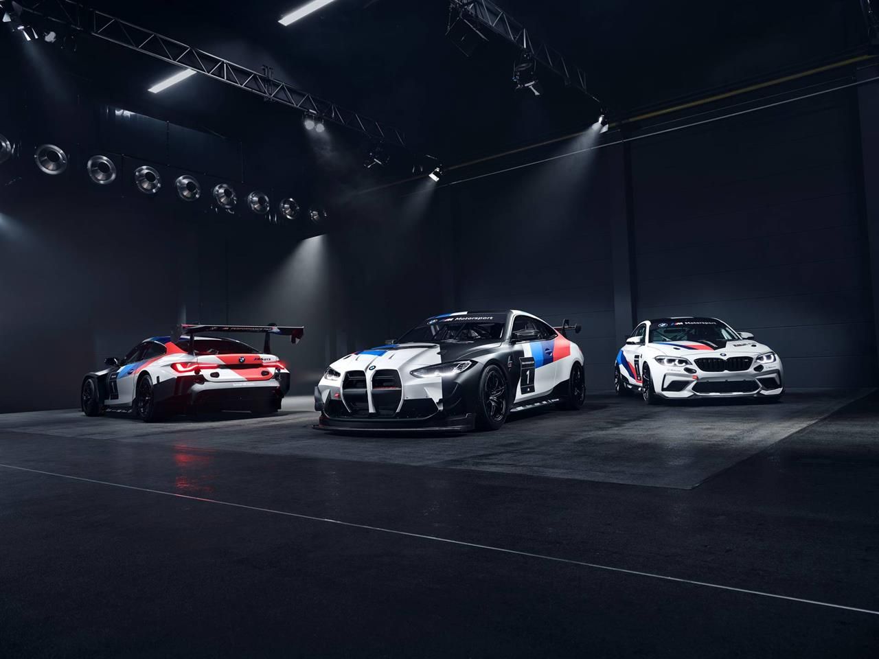 1280x960 BMW M4 GT4 Research & Picture