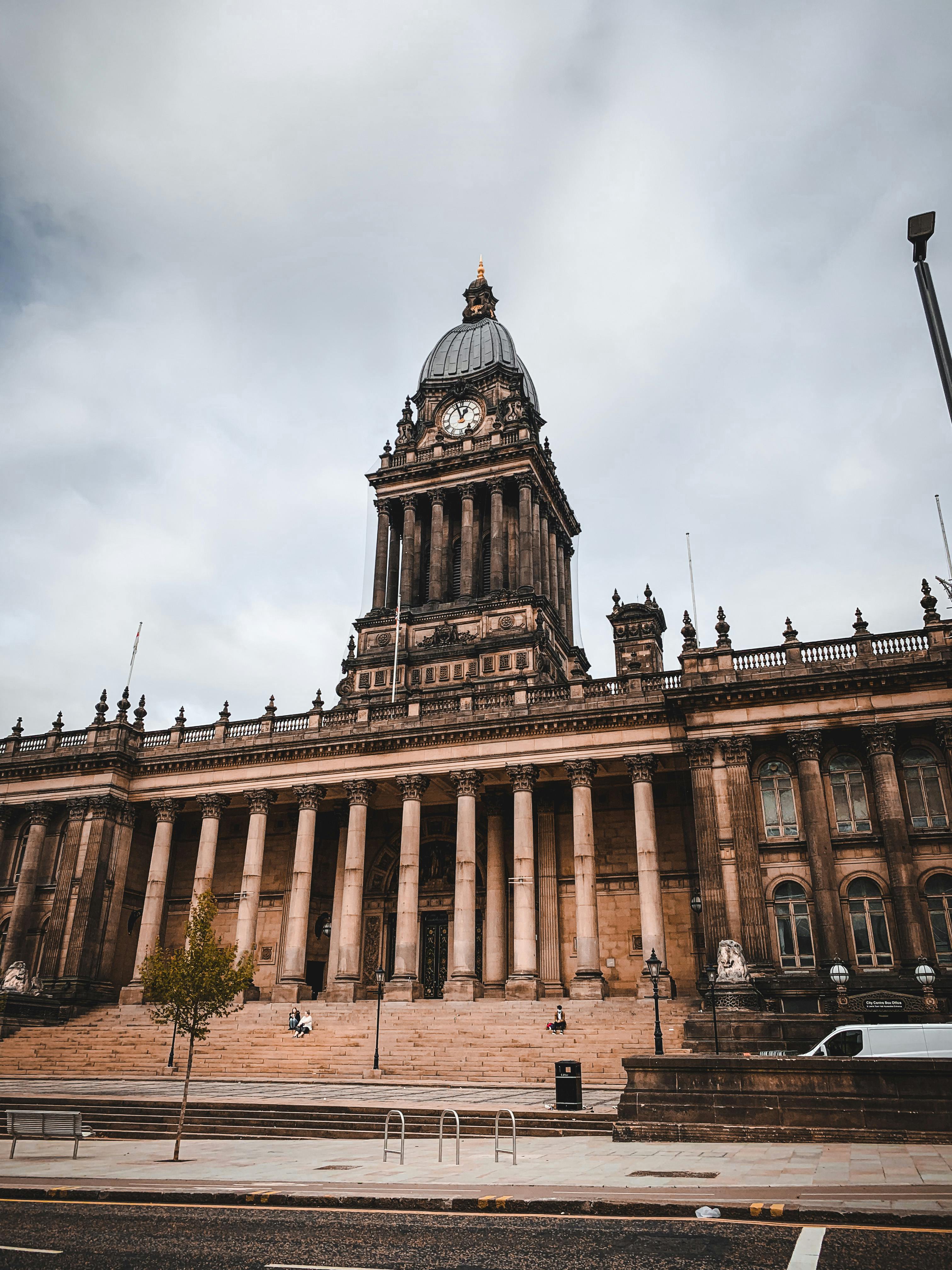 3024x4032 Leeds Town Hall Under Gray Sky · Free