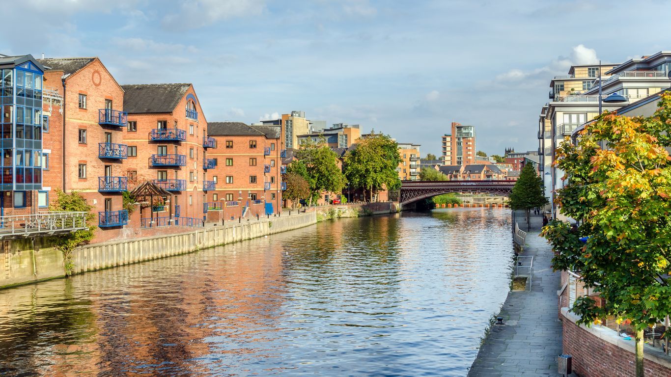 1366x768 Leeds Travel Guide