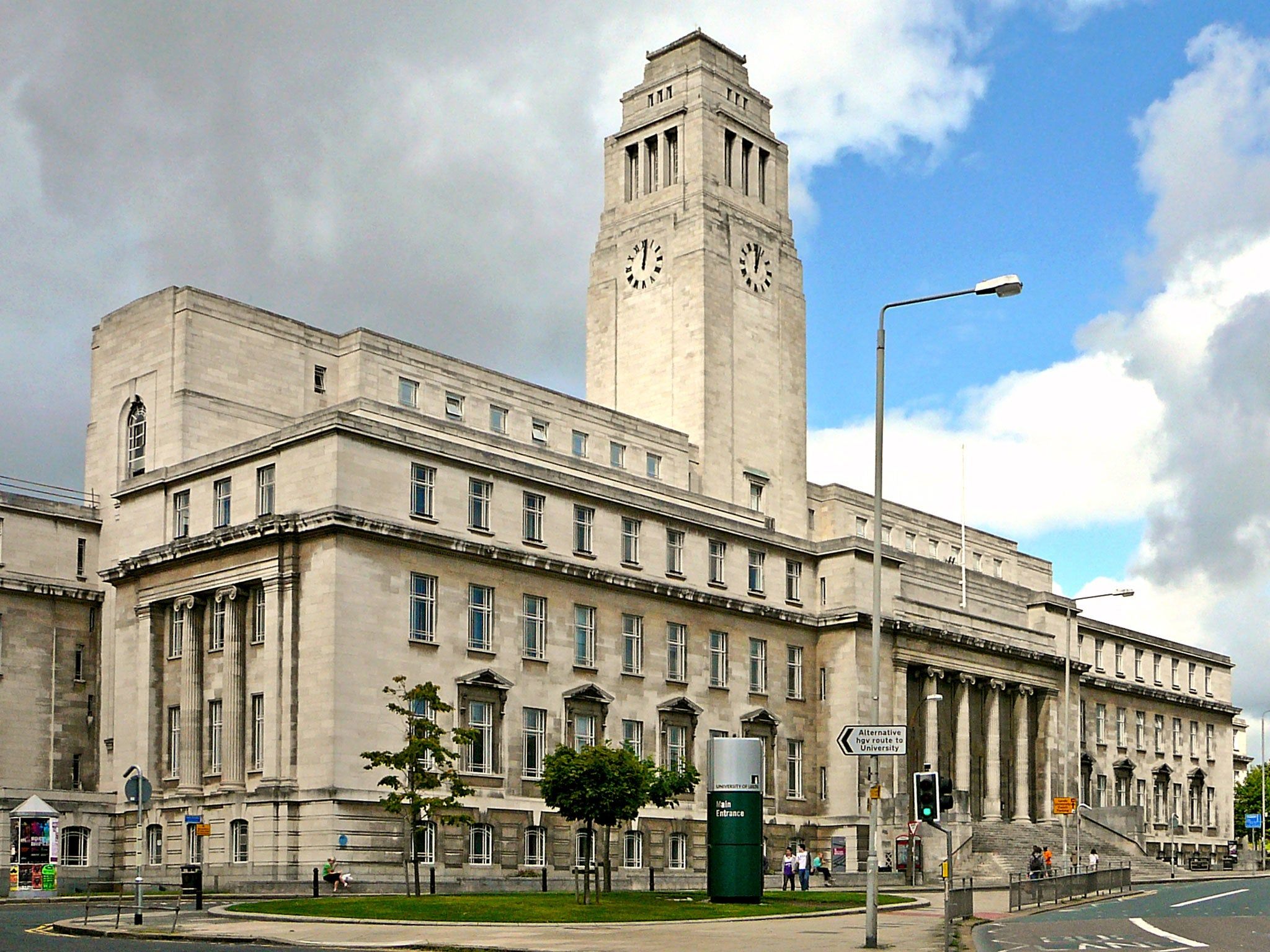 2048x1536 Leeds is the UK's best student city, 4 reasons why