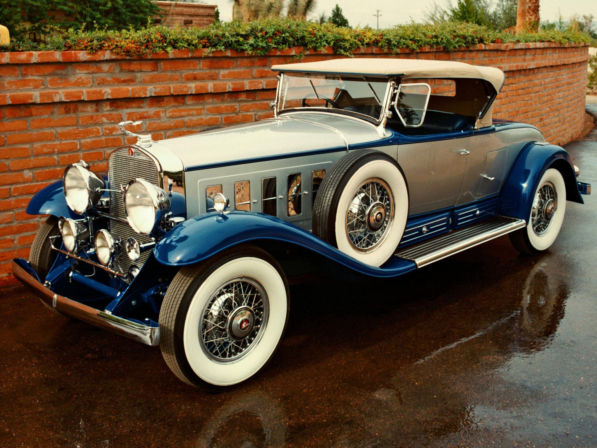 2048x1536 Cadillac Vintage Car Wallpaper HD / Desktop and Mobile Background