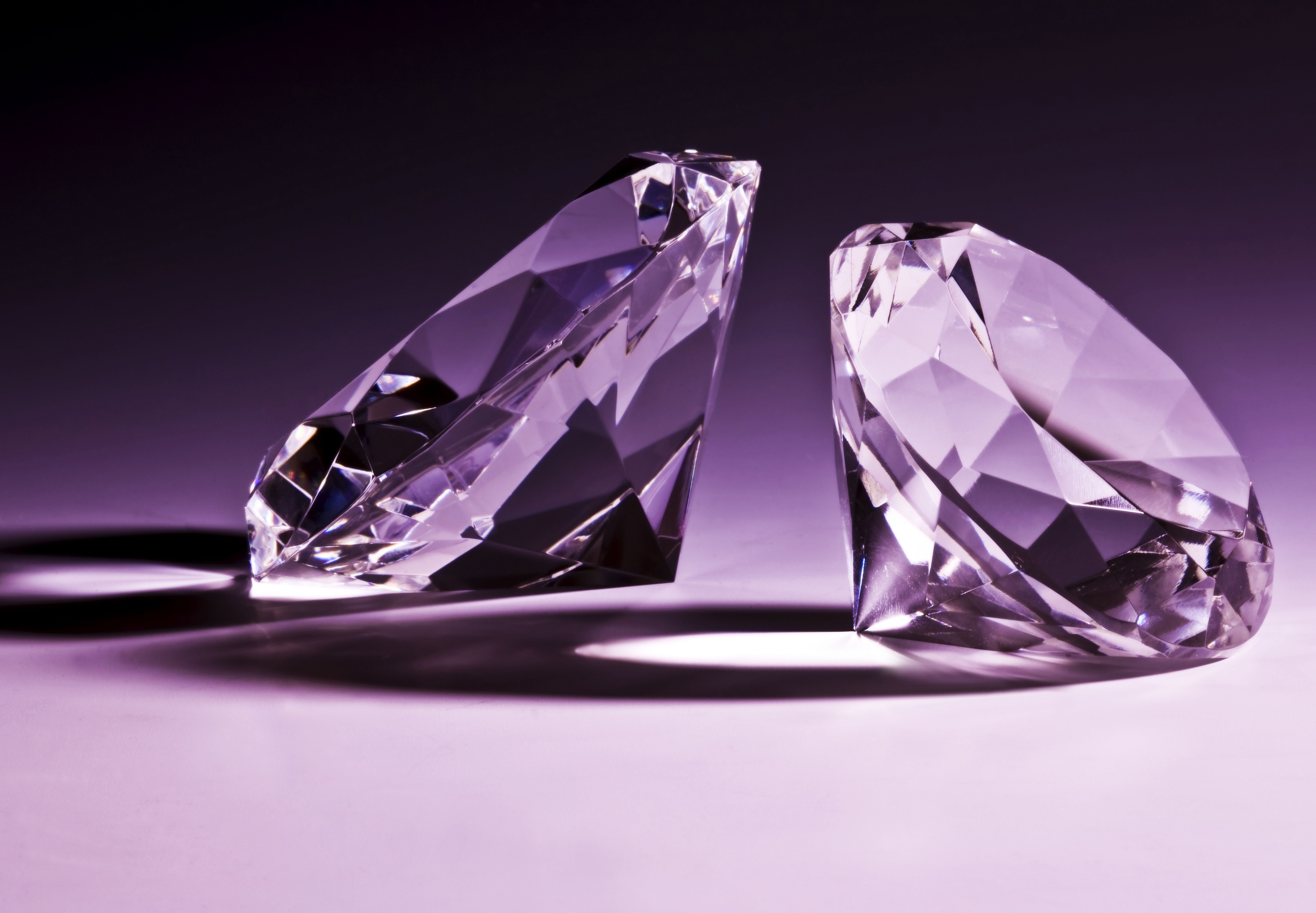 8388x5820 How to identify a Real Diamond