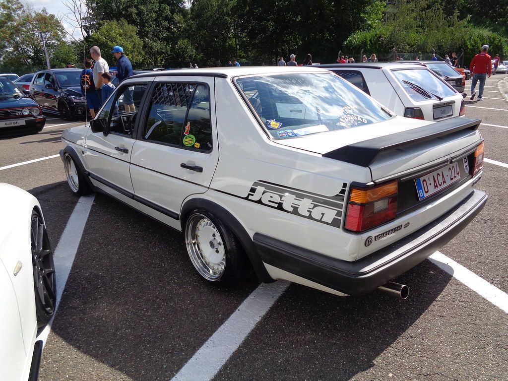1024x768 VW Jetta 2