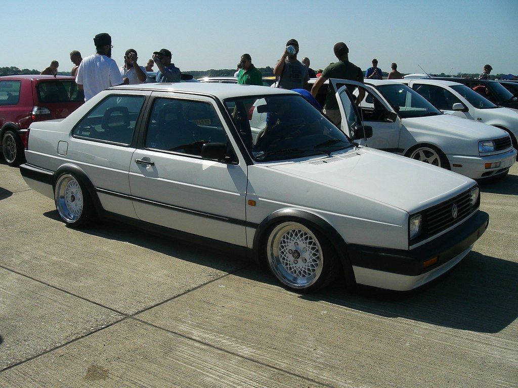 1024x768 VW Jetta 2