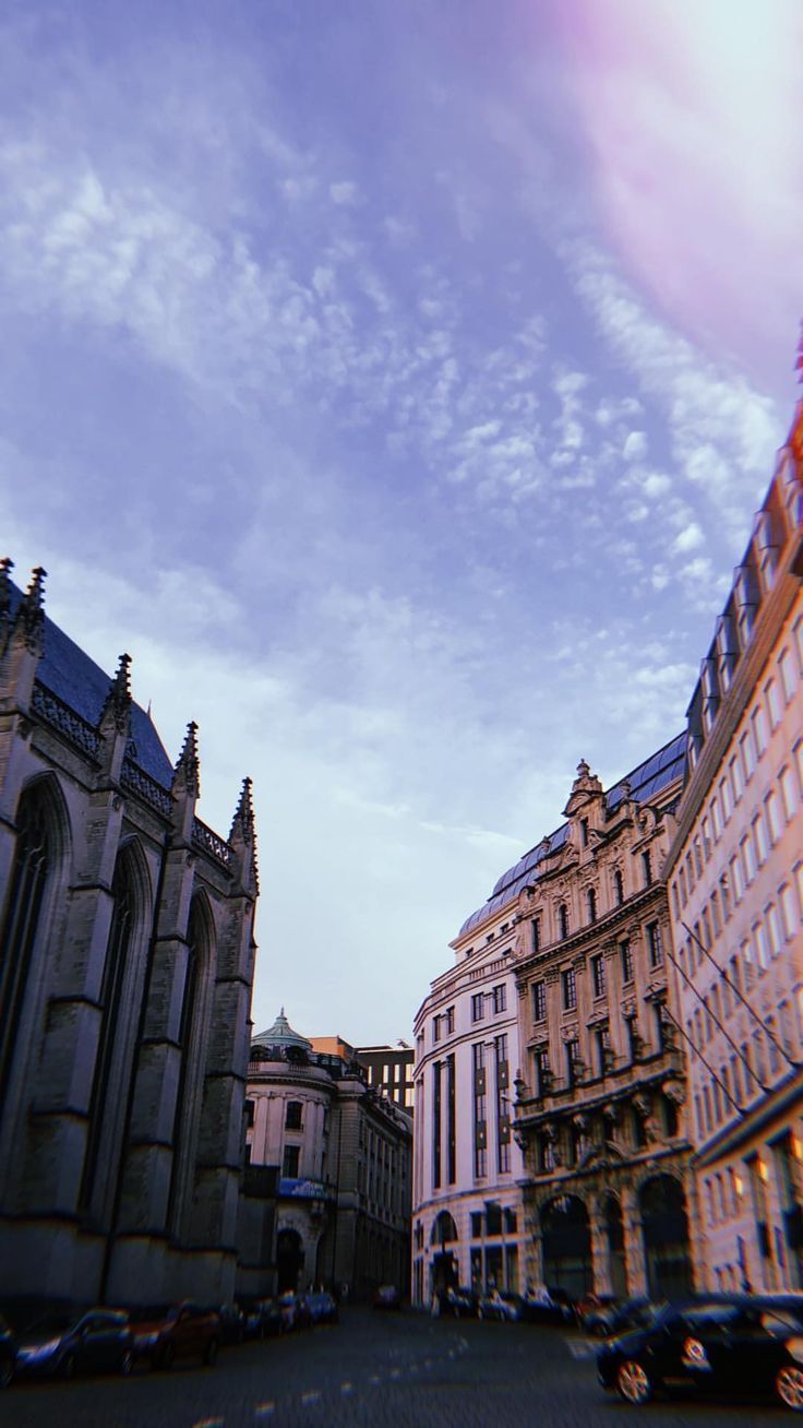 736x1308 European Architecture Wallpaper