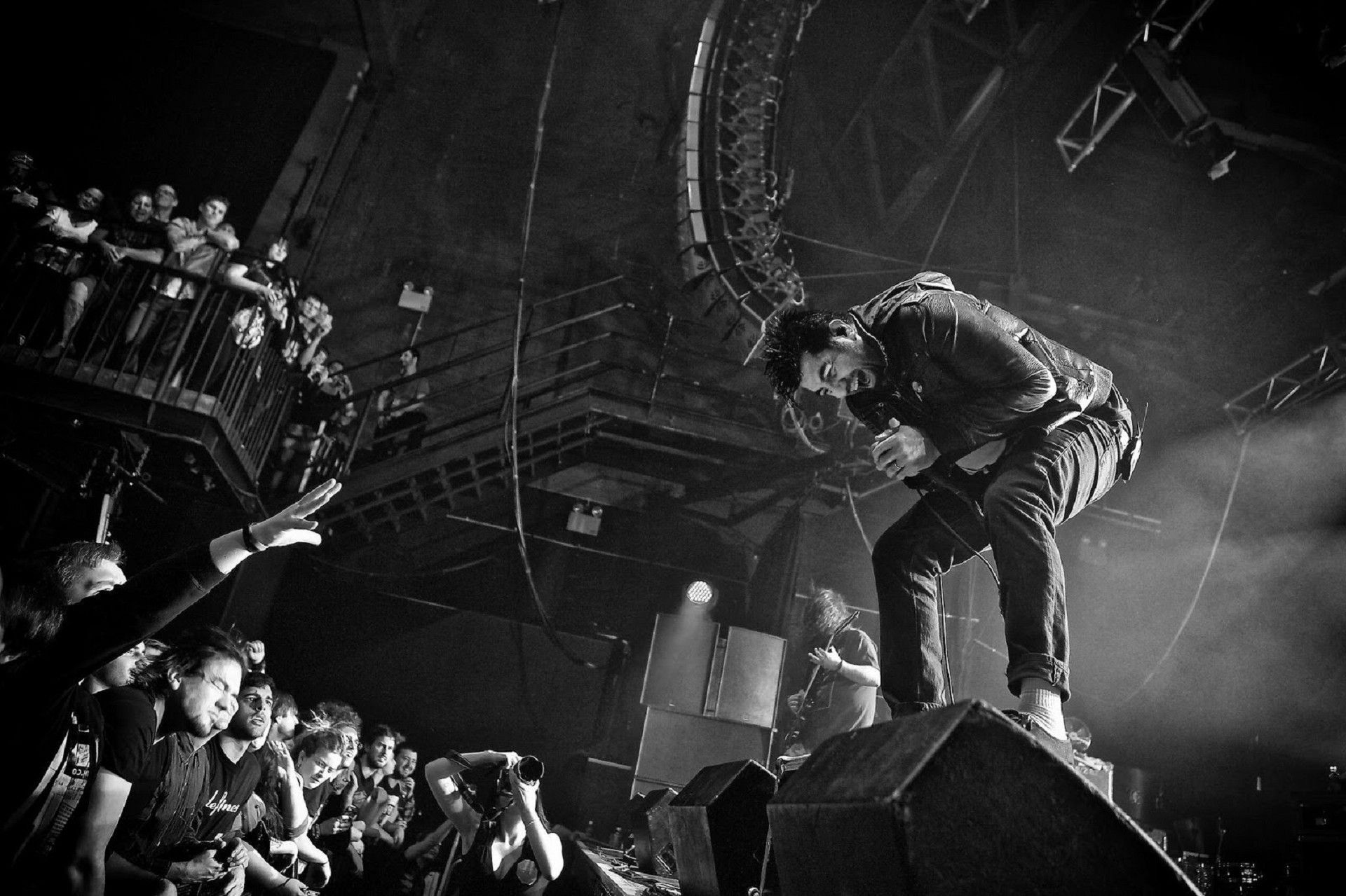 1920x1279 Chino Moreno (Deftones) Wallpaper
